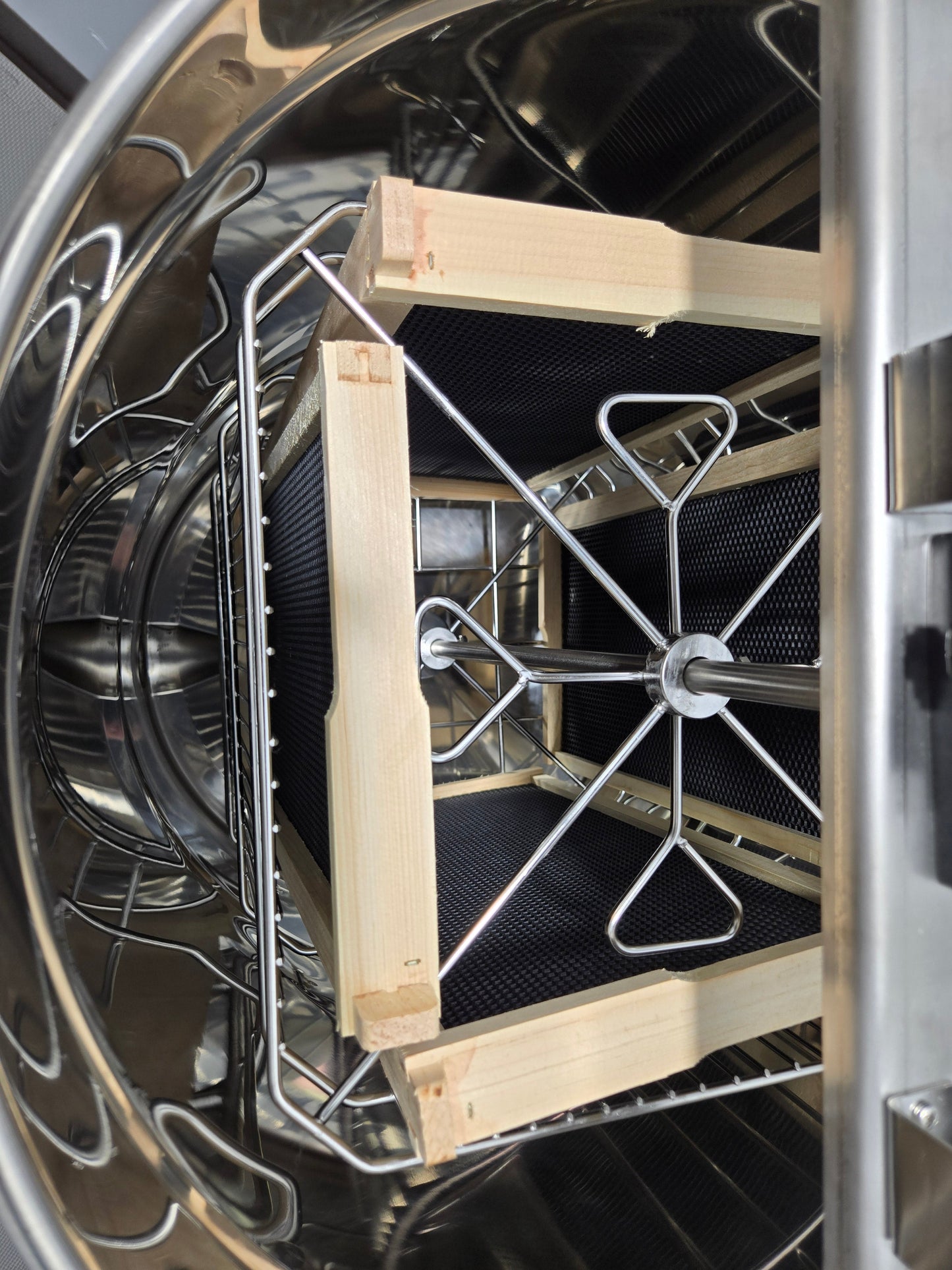 E8 Honey Extractor - 8 Frame Motorized