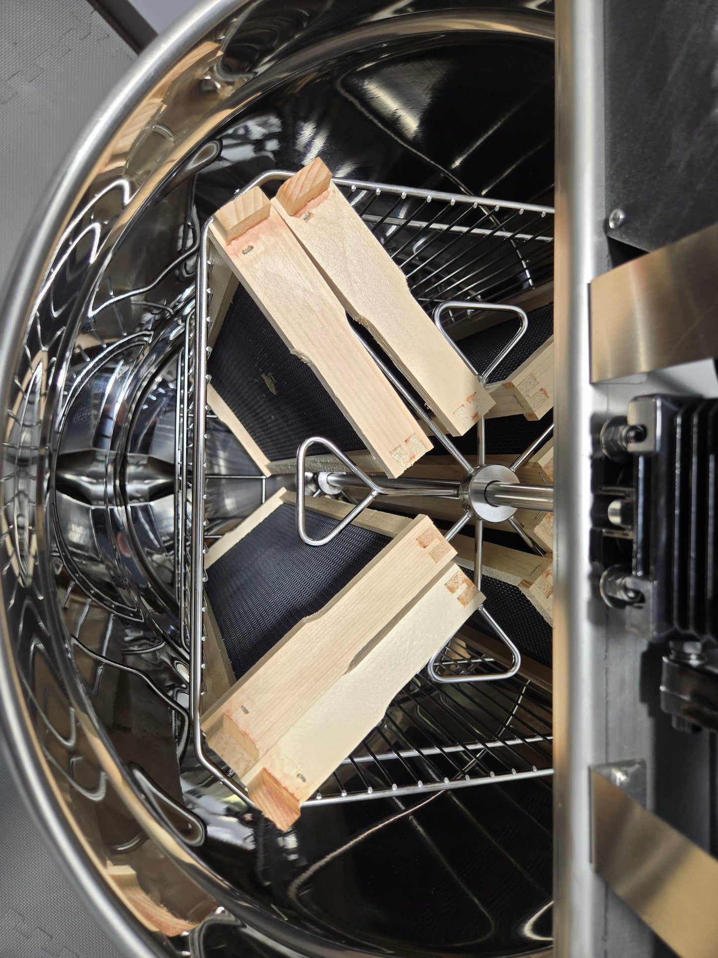 E8 Honey Extractor - 8 Frame Motorized